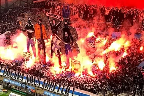 تحسبًا لأعمال شغب.. الشرطة الفرنسية تمنع جماهير باريس من حضور مباراة مارسيليا